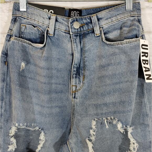 O BDG Urban Outfitters Mom High Rise Blue Jeans Distressed Ripped Denim NWT 26 - Picture 2 of 8
